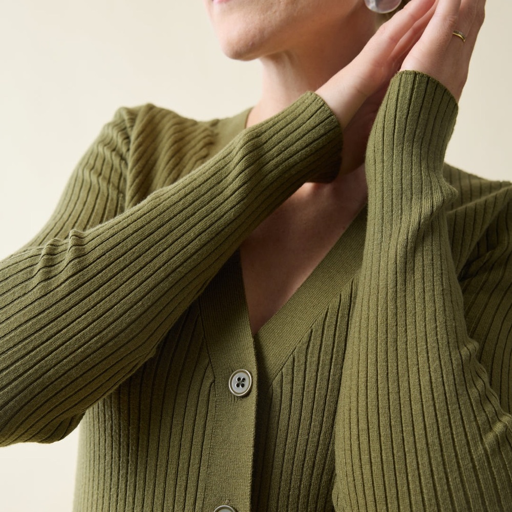 Green Ribbed Button-Down Maxi Dress - Picture 5 of 8